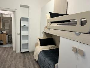 Dviaukštė lova arba lovos apgyvendinimo įstaigoje Appartamento Pilastro Viterbo