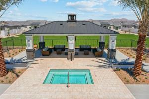 Πισίνα στο ή κοντά στο Sunny Contemporary Home in Casa Grande with Pool,BBQ