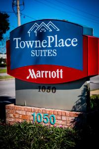 a sign for the townwaukee place studiesearch at MainStay Suites Houston NASA-Clear Lake in Webster