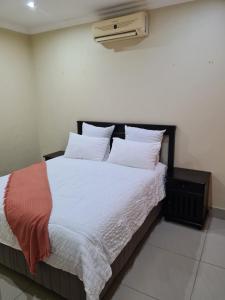 a bedroom with a large bed with white sheets at CozyNest in Margate +3 photos