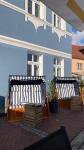 two beds sitting on a patio in front of a building at Pension zum goldenen Anker in Wittenberge