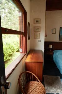a bedroom with a window and a desk and a bed at Vill Angeli in Gonçalves