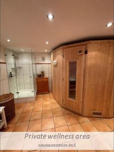 Φωτογραφία από το άλμπουμ του Souterrain-Apartment mit privater Sauna (inkl.) στο Ντούισμπουργκ