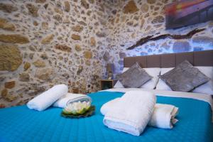 Katil atau katil-katil dalam bilik di Cozy Stonehouse in Κissamos