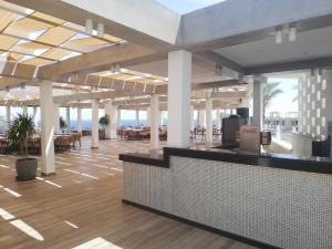 a restaurant with a view of the ocean at Chalet NEMO, vista mare, Sharks Bay, Sharm el Sheikh in Sharm El Sheikh +124 photos