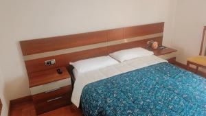 Postel nebo postele na pokoji v ubytování Habitación Renfe
