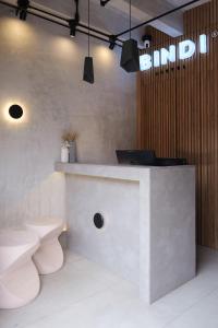 a lobby with a counter with a toilet and a laptop at BINDI in Salento