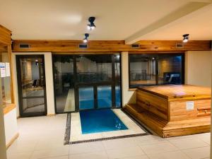 Bazén v ubytování Las Golondrinas departamento nebo v jeho okolí