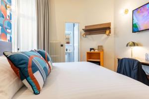 Postel nebo postele na pokoji v ubytování Best Western Metz Centre Gare