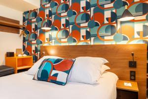 Postel nebo postele na pokoji v ubytování Best Western Metz Centre Gare