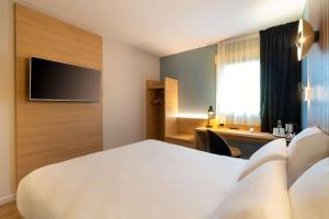 Letto o letti in una camera di Best Western Bourgoin Jallieu