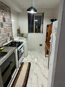 a kitchen with a sink and a stove in it at Apartamento Apoteose Sambódromo in Rio de Janeiro