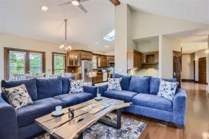 Posezení v ubytování Gorgeous 5 Acre Estate Near Nashville! - F2