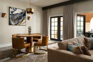 Posezení v ubytování The Westin Lake Las Vegas Resort & Spa