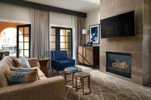 TV a/nebo společenská místnost v ubytování The Westin Lake Las Vegas Resort & Spa