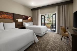 Postel nebo postele na pokoji v ubytování The Westin Lake Las Vegas Resort & Spa