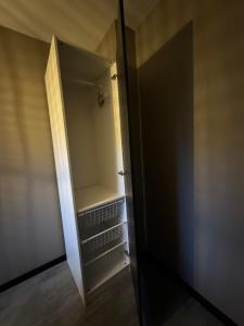 een open deur naar een lege kast in een kamer bij Private room in Hundvåg in Stavanger
