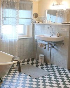 a bathroom with a sink and a tub next to a sink at 30qm Studio Rosenheimer Innenstadt in Rosenheim +20 photos