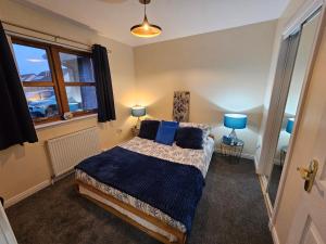 Postel nebo postele na pokoji v ubytování Modern Dornoch Apartment