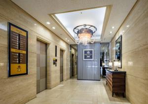 a hallway with a chandelier in a building at APA Hotel Kokura Ekimae in Kitakyushu