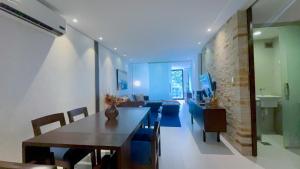Η κουζίνα ή μικρή κουζίνα στο Luxurious stay at modern apartment (Equipetrol)