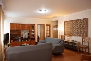 a living room with a couch and a chair at Casa Espaçosa perto de Angra in Angra do Heroísmo