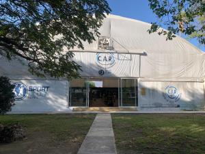a white building with the entrance to a car dealership at Hotel Paraiso Inn in Tehuacán