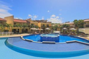 ein großer Pool vor einem Hotel in der Unterkunft Solar Água Pipa- Summer Pipa in Pipa