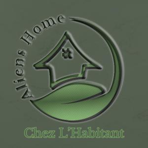 um sinal verde e branco com uma imagem de um logótipo honda em Aliens Home em Tétouan