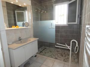 a bathroom with a sink and a shower at Maison lumineuse avec jardin - 4 personnes - FR-1-540-286 in Notre-Dame-de-Monts +25 photos