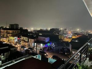 Nespecifikovaný výhled na destinaci Douala nebo výhled na město při pohledu z apartmánu