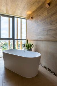 Koupelna v ubytování Fusion Suites Vung Tau