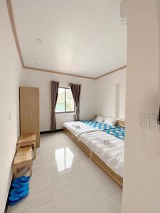 a bedroom with a large bed and a window at Homeatay & Apartment CHÂU SƠN in Vung Tau