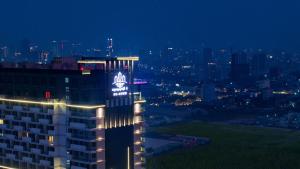 Vista generica su Phnom Penh o vista sulla città dall'interno dell'hotel