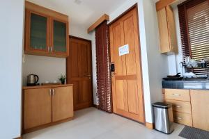 Kuchyň nebo kuchyňský kout v ubytování 206 Ao Nang, Private Sea View Pool Villa