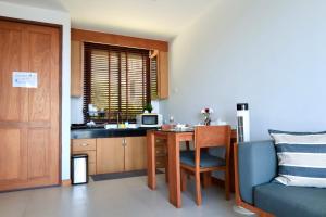 Kuchyň nebo kuchyňský kout v ubytování 206 Ao Nang, Private Sea View Pool Villa