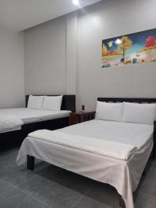 Tempat tidur dalam kamar di Hưng Thịnh Motel