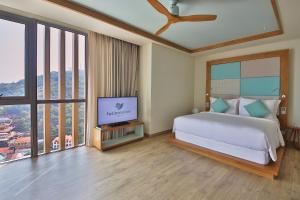 Postel nebo postele na pokoji v ubytování Fusion Suites Vung Tau