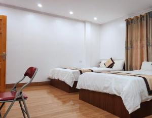 En eller flere senge i et værelse på Khách sạn Phương Tuấn