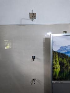 a bathroom with a picture of a mountain at Uma Guest House in Kahawa