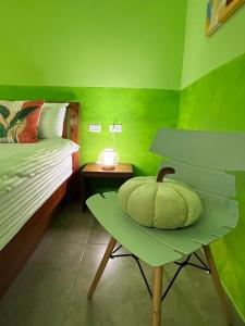 Postel nebo postele na pokoji v ubytování Sea Fun Homestay