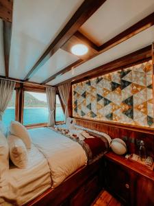 a bed in the middle of a boat at DAV Travels in Labuan Bajo