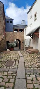 Το κτήριο όπου στεγάζεται  το διαμέρισμα