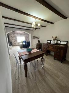 a living room with a wooden table and chairs at Casa de la Orden La Quintaesencia de Bullas in Bullas +5 photos