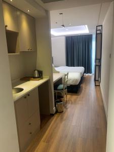 Postel nebo postele na pokoji v ubytování Theodosius Hotel