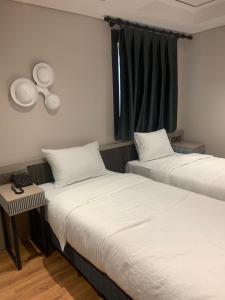 Кровать или кровати в номере Theodosius Hotel