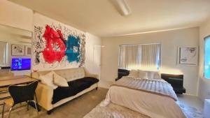 Cama ou camas em um quarto em Homestay Studio near Cocowalk, Brickell, Mercy hospital