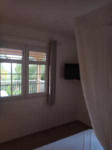 TV a/nebo společenská místnost v ubytování Martinique La petite maison dans la Colline