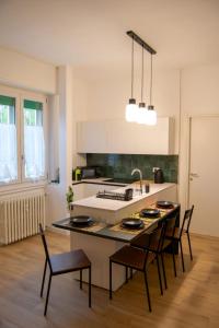 Kuchyň nebo kuchyňský kout v ubytování Casa Prospettiva Verde, tra natura e città