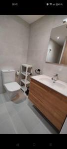 Koupelna v ubytování Port de la Selva apartament